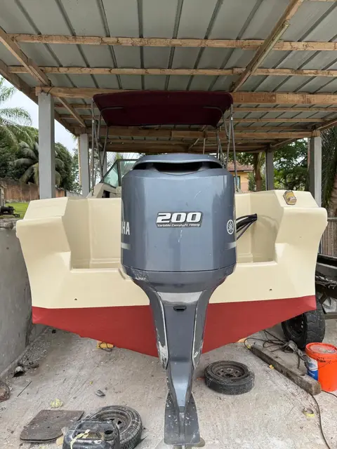 Bateau plaisance avec cabine 200 chevaux yamaha 4 temps — photo 4