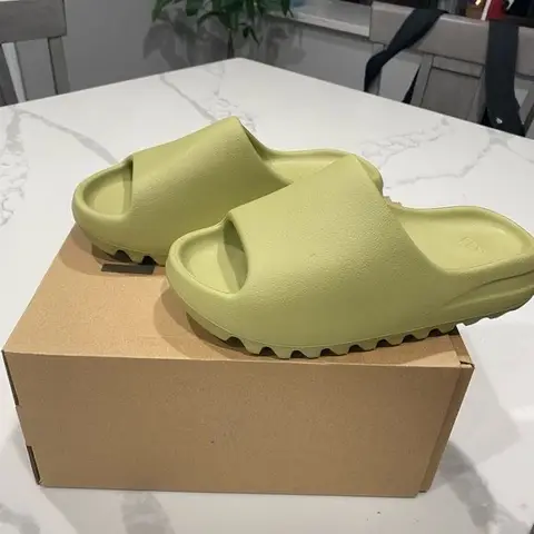 Sandales Yeezy slide — photo 1