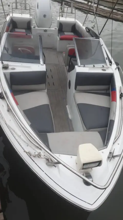Bateau plaisance vip ouvert devant moteur  150 chevaux suziki — photo 4