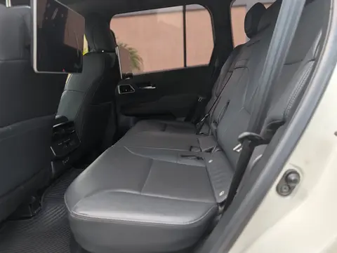 Toyota Land Cruiser 2022 — photo 3
