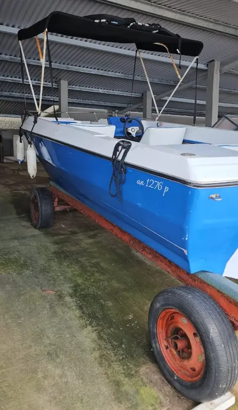 Bateau plaisance ouvert devant 150 chevaux yamaha 4temp  possible pour la traine — photo 1