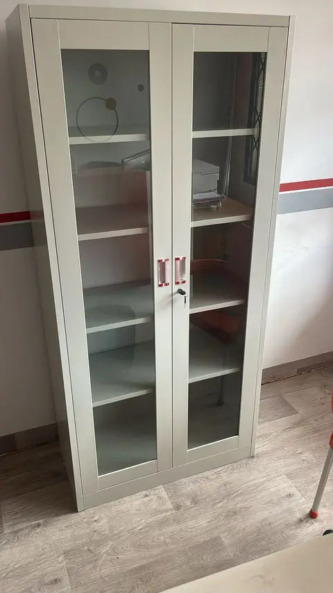 Armoire de bureau métallique à portes vitrées — photo 4