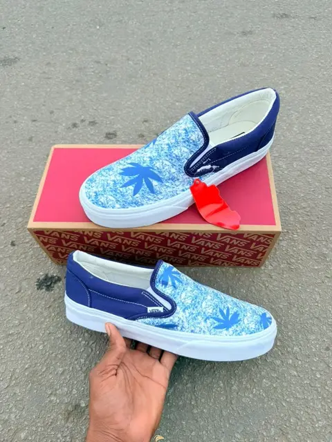 Vans — photo 2