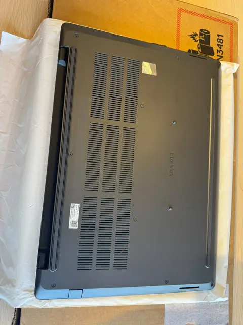 Dell pro Max 16 mc16250 ultra 7 — photo 2