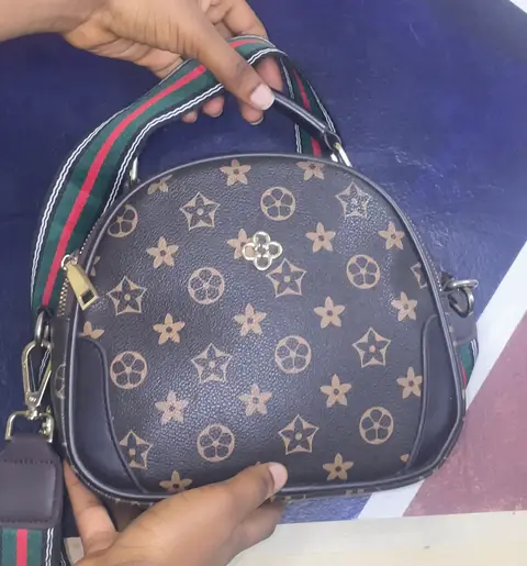 Sac rond imprimé étoiles & fleur — photo 1