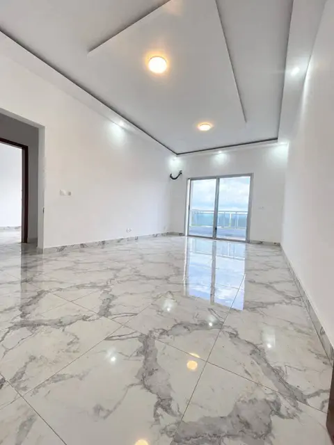 A louer 03 pièces 300 milles #Nouvelle construction deux balcon trois salles d' — photo 2