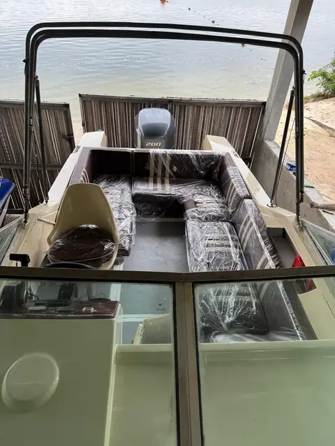 Bateau plaisance avec cabine 200 chevaux yamaha 4 temps — photo 2