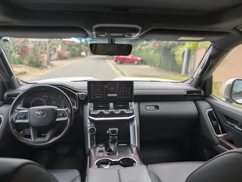 Toyota Land Cruiser 2022 — photo 2