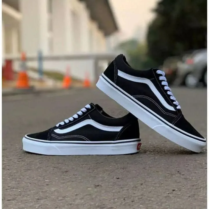 Vans — photo 1