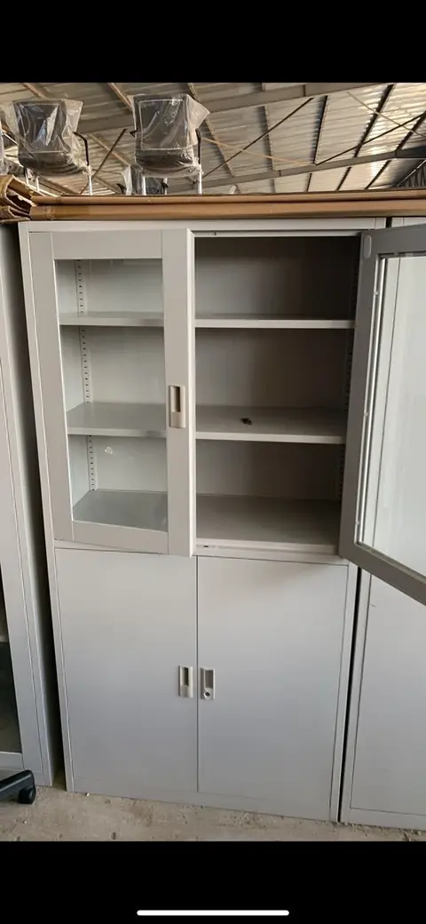 Armoire de bureau métallique à portes vitrées — photo 3