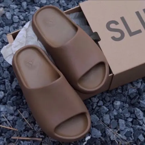 Sandales Yeezy slide — photo 1