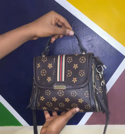 Sac à main & bandoulière élégant monogramme étoiles — photo 1