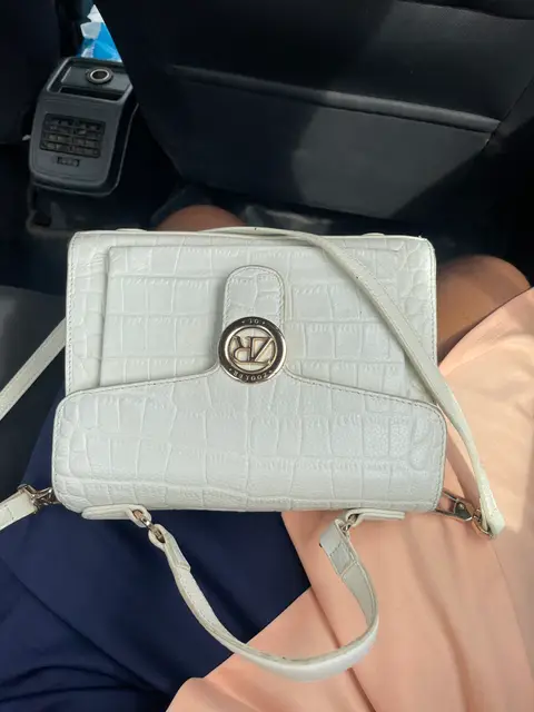 Sac à main blanc effet crocodile — photo 2