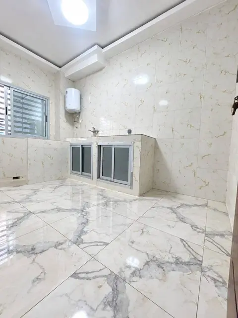 A louer 03 pièces 300 milles #Nouvelle construction deux balcon trois salles d' — photo 4