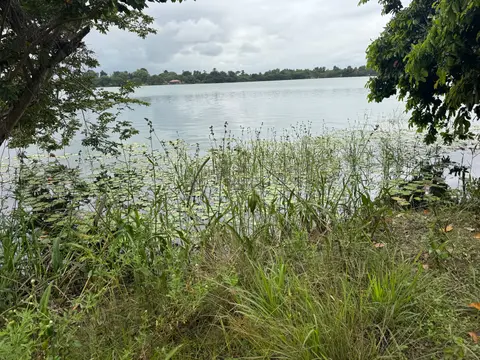 En vente Terrain 1090m2 avec  Acd bordure lac brakré à la baie des milles — photo 1