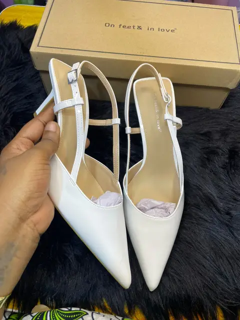 Chaussures de tout genres, modèle — photo 1
