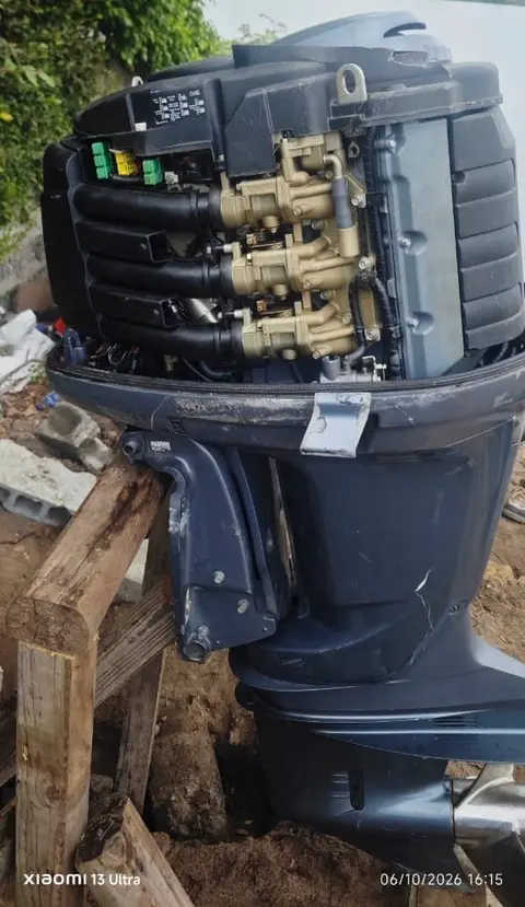 En vente deux moteur bateau yamaha 225 importer vendu sans accessoires — photo 3