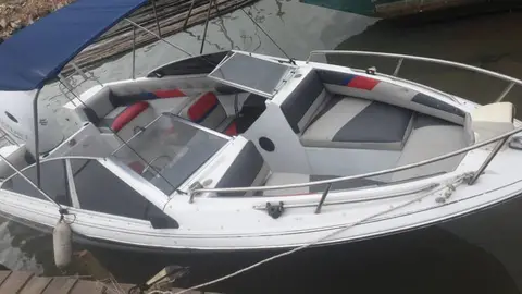 Bateau plaisance vip ouvert devant moteur  150 chevaux suziki — photo 2
