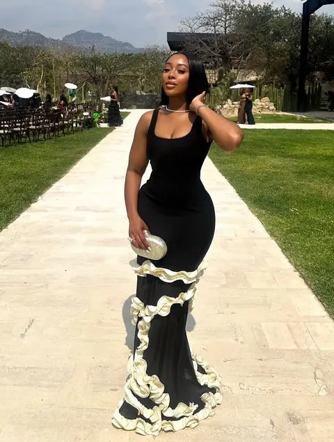 Robe longue bandage noire à bretelles avec volants — photo 1