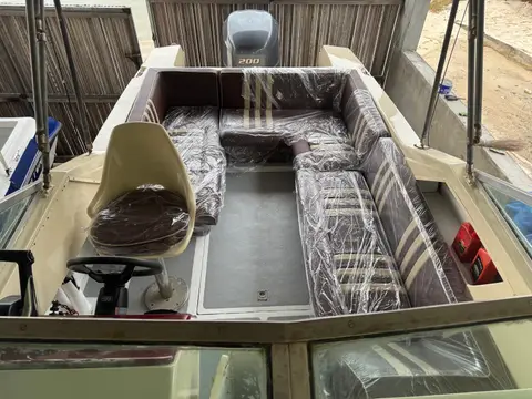 Bateau plaisance avec cabine 200 chevaux yamaha 4 temps — photo 3