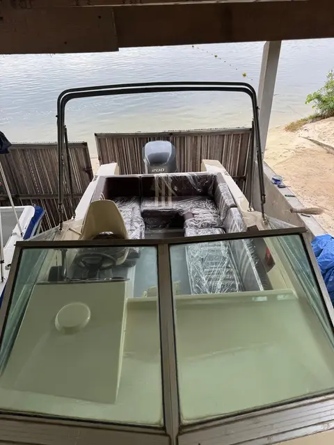 Bateau plaisance avec cabine 200 chevaux yamaha 4 temps — photo 1