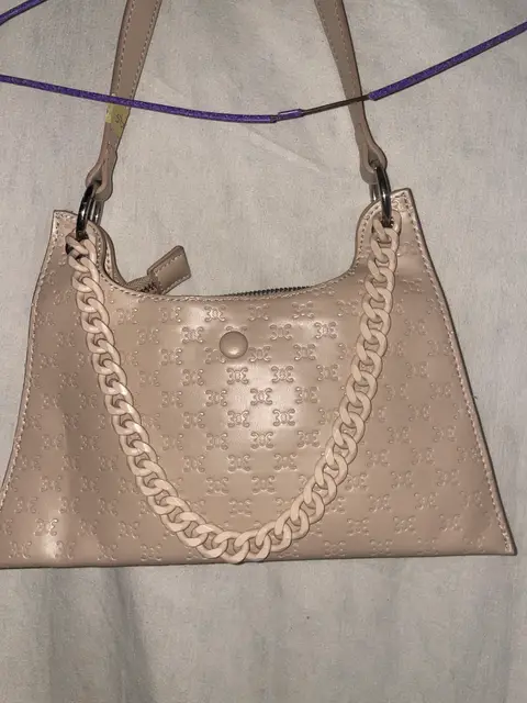 Sac à main / baguette beige avec chaîne décorative — photo 4