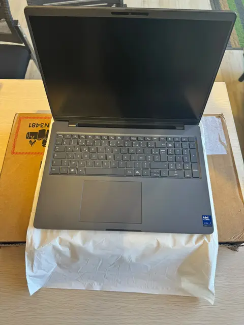 Dell pro Max 16 mc16250 ultra 7 — photo 3