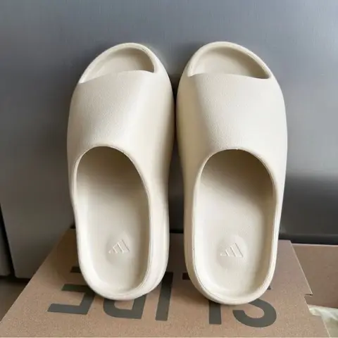 Sandales Yeezy slide — photo 1