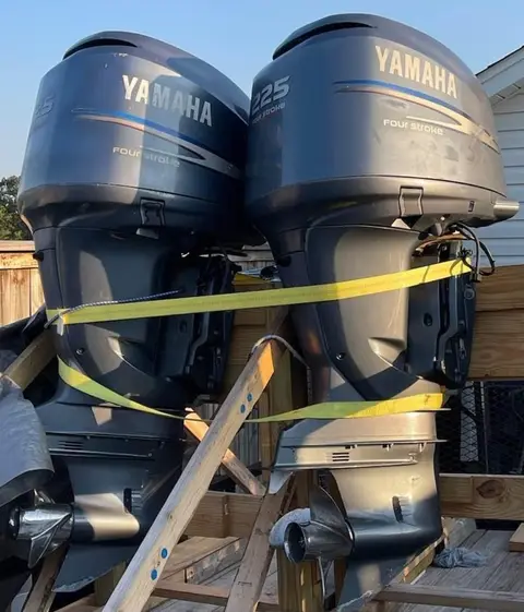En vente deux moteur bateau yamaha 225 importer vendu sans accessoires — photo 2