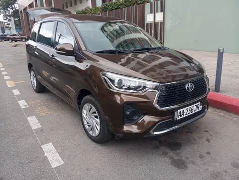 TOYOTA DE 7 PLACES A LOUER — photo 1