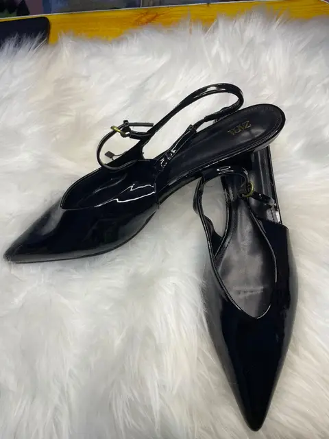 Chaussures de tout genres, modèle — photo 2