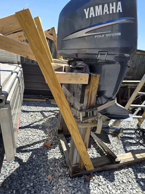 En vente deux moteur bateau yamaha 225 importer vendu sans accessoires — photo 1