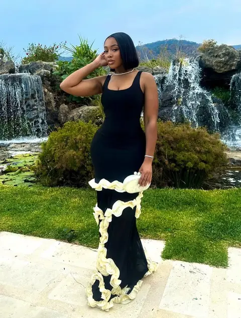 Robe longue bandage noire à bretelles avec volants — photo 3